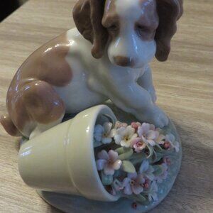 LLADRO  DOG WITH FLOWERS